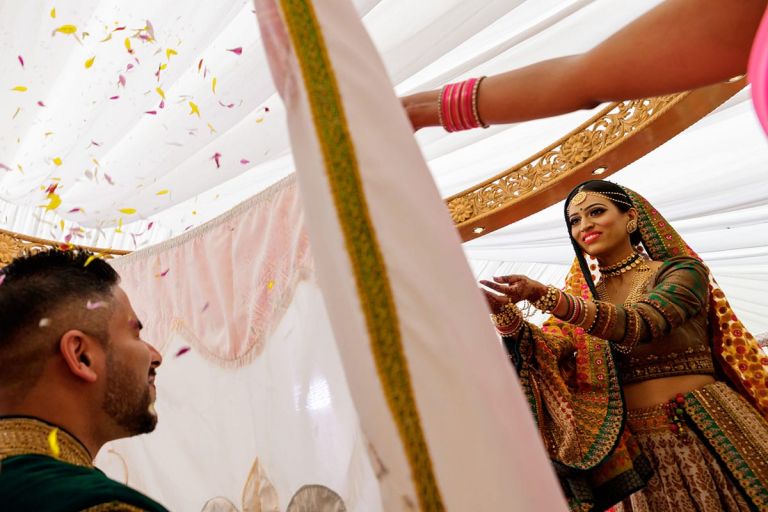 indian wedding photography at hare krishna temple watford
